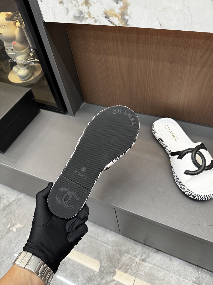 Chanel CC Slide Sandals · 6407 — תמונה 15