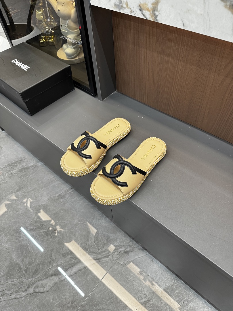 Chanel CC Slide Sandals · 6407 — תמונה 22