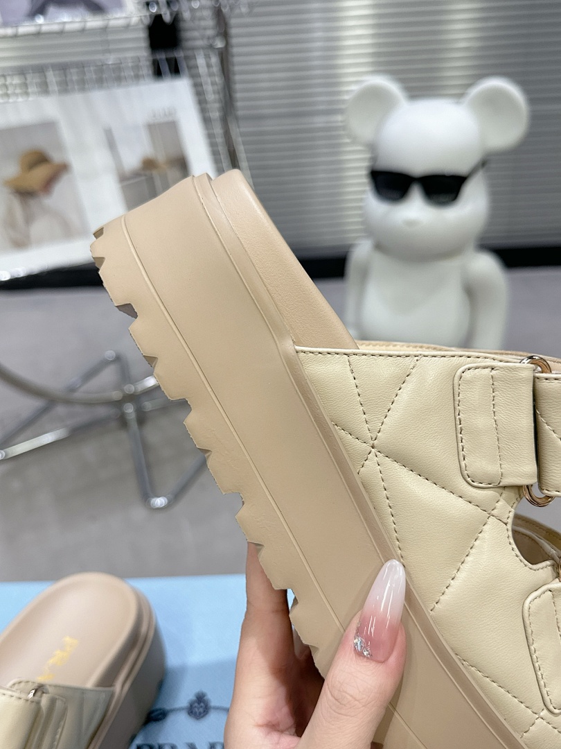 Prada Padded Nappa Sandal · 5441 — תמונה 22