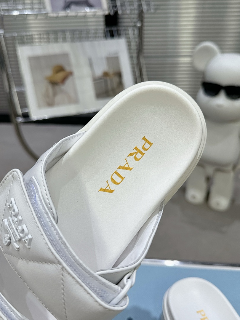 Prada Padded Nappa Sandal · 5441 — תמונה 10