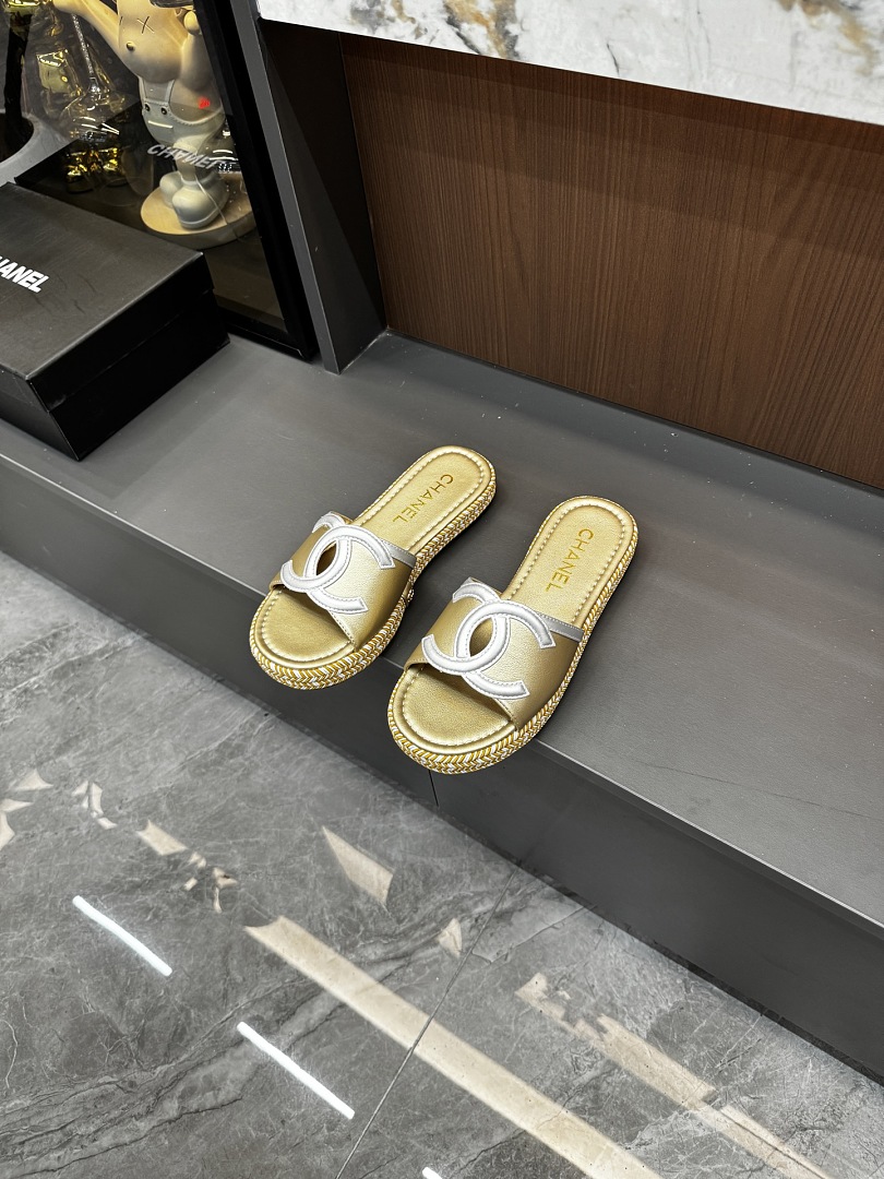 Chanel CC Slide Sandals · 6407 — תמונה 28