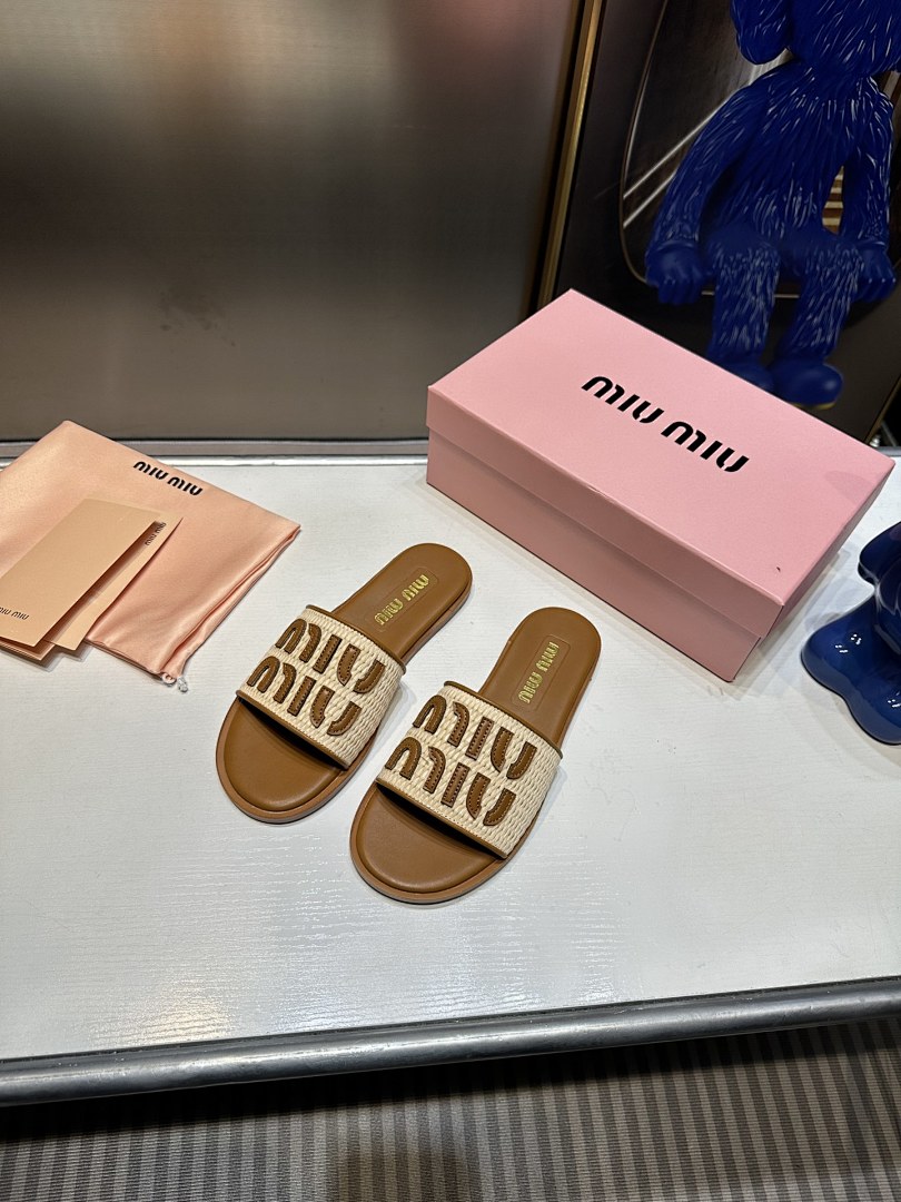 Miu Miu Logo Raffia Slide Sandal · 4790 — תמונה 7