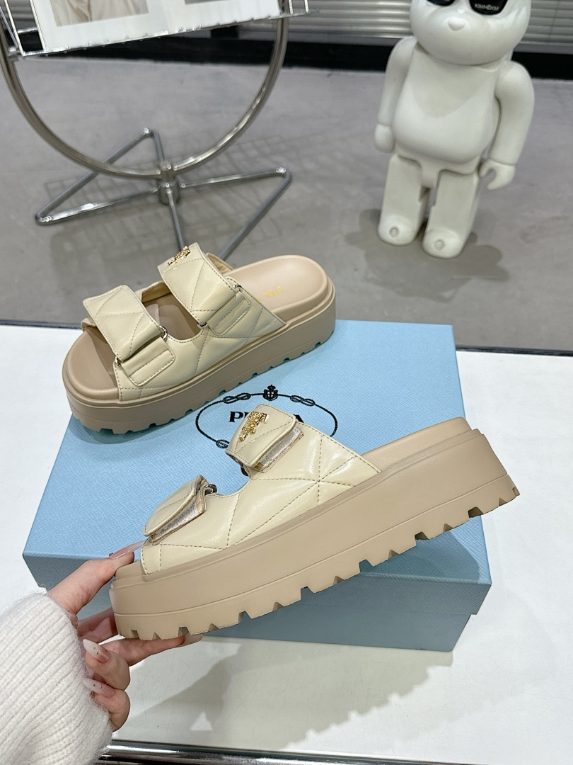 Prada Padded Nappa Sandal · 5441 — תמונה 27