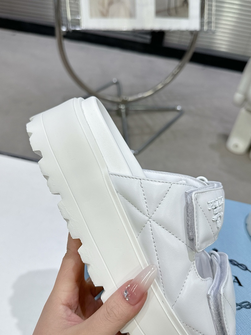 Prada Padded Nappa Sandal · 5441 — תמונה 9