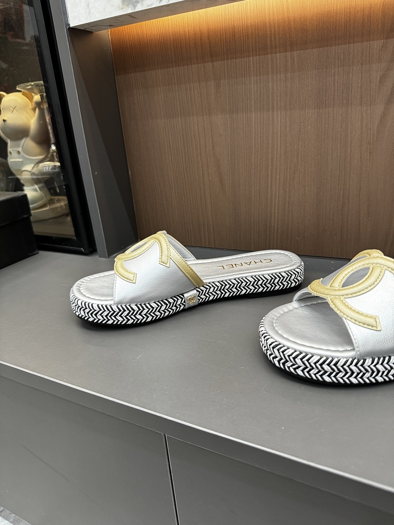 Chanel CC Slide Sandals · 6407 — תמונה 10