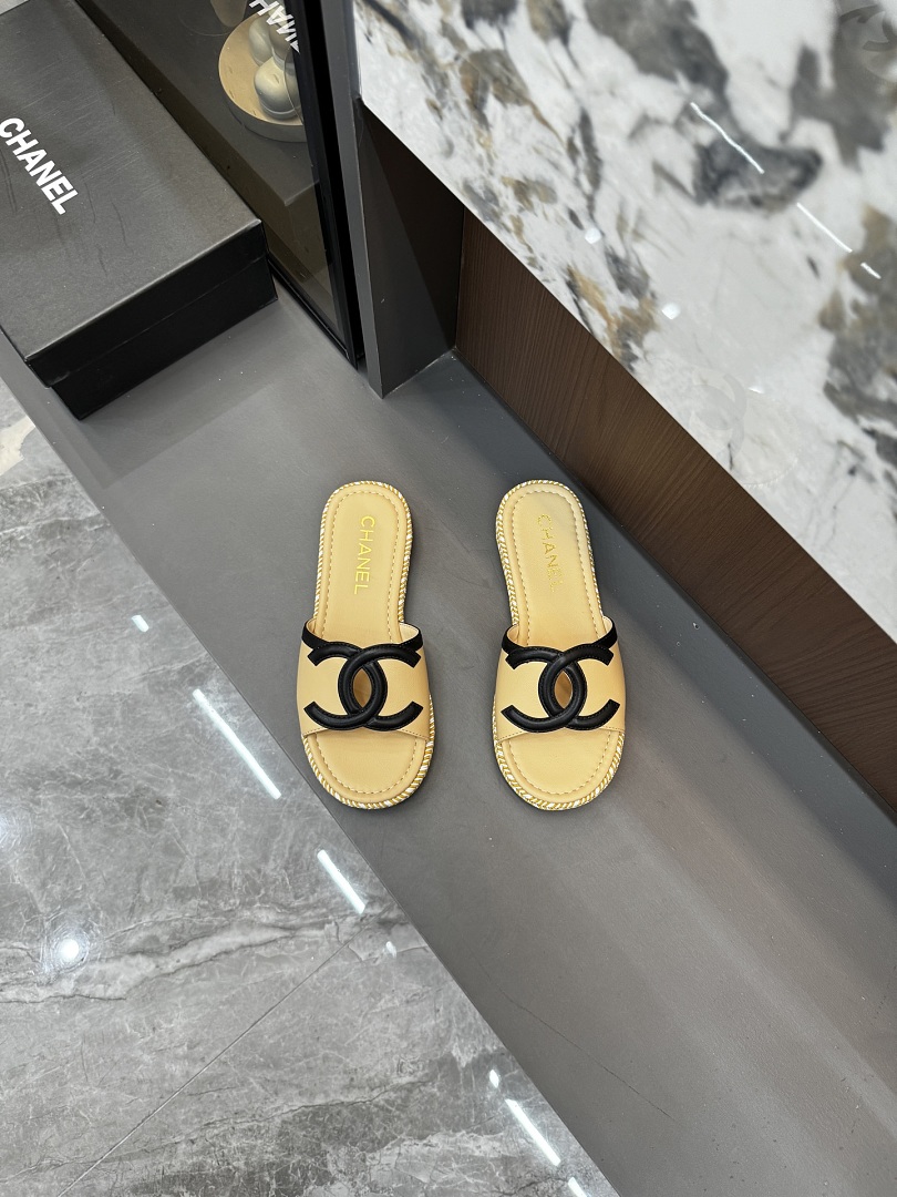 Chanel CC Slide Sandals · 6407 — תמונה 20