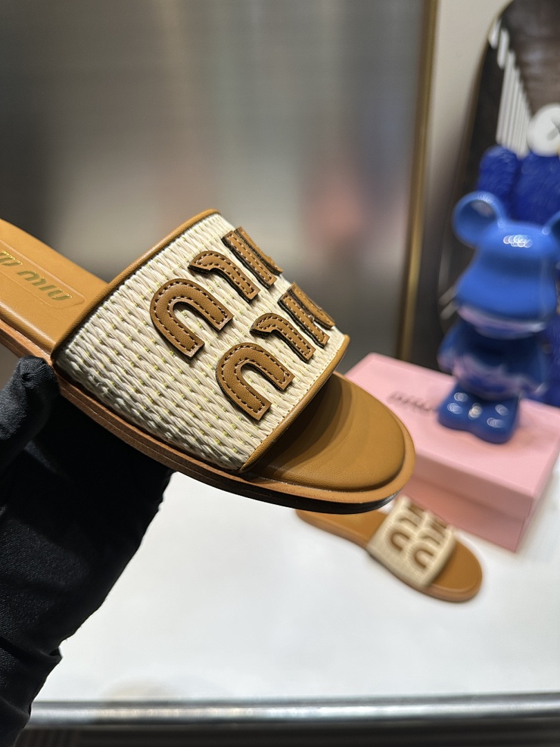 Miu Miu Logo Raffia Slide Sandal · 4790 — תמונה 3