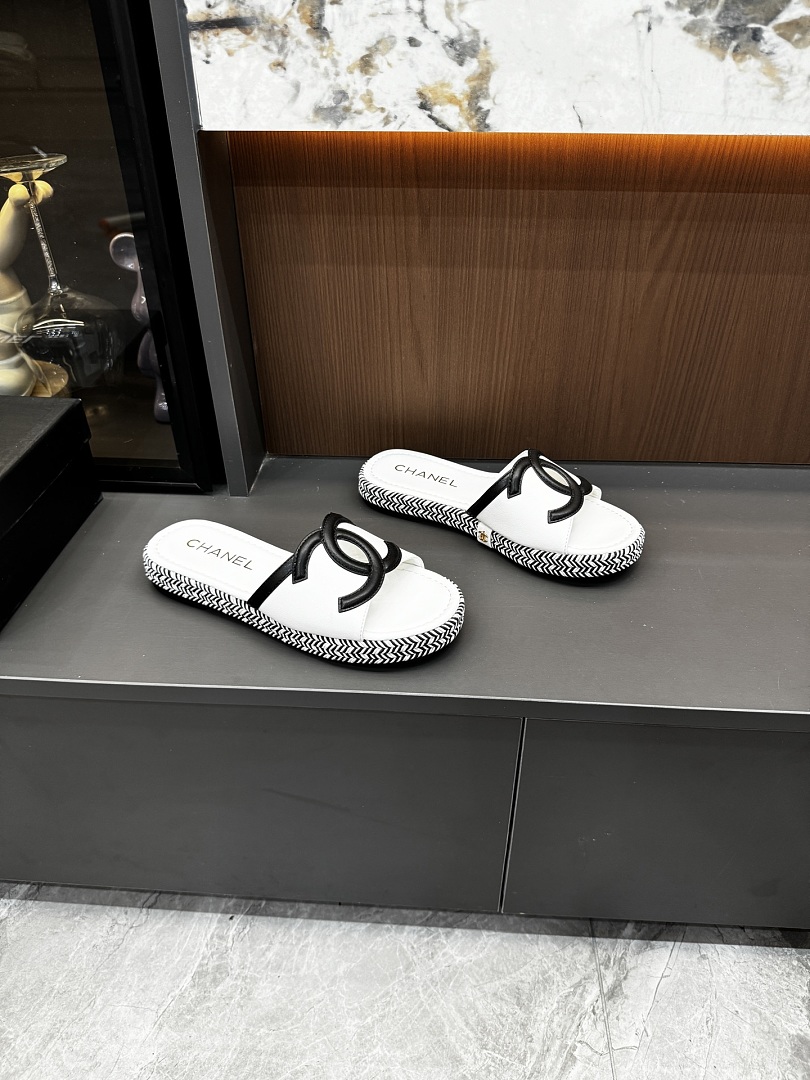 Chanel CC Slide Sandals · 6407 — תמונה 17