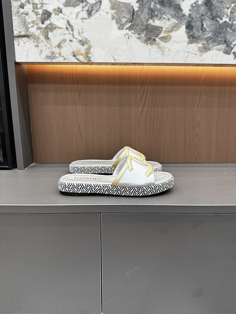 Chanel CC Slide Sandals · 6407 — תמונה 11