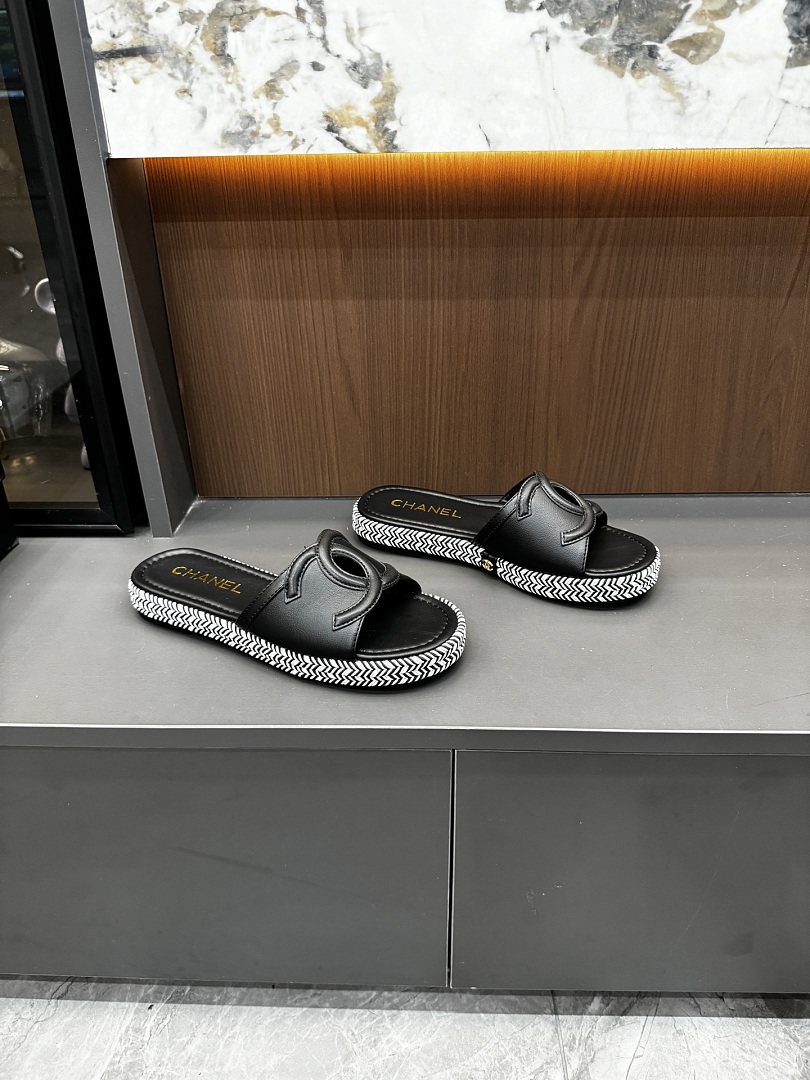 Chanel CC Slide Sandals · 6407 — תמונה 32