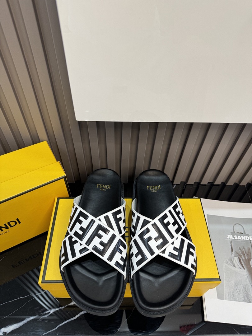 FENDI — כפכפים · 5241 — תמונה 18