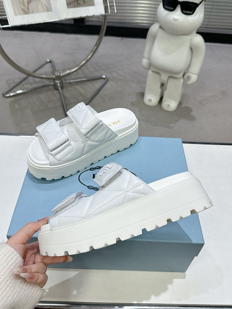 Prada Padded Nappa Sandal · 5441 — תמונה 5