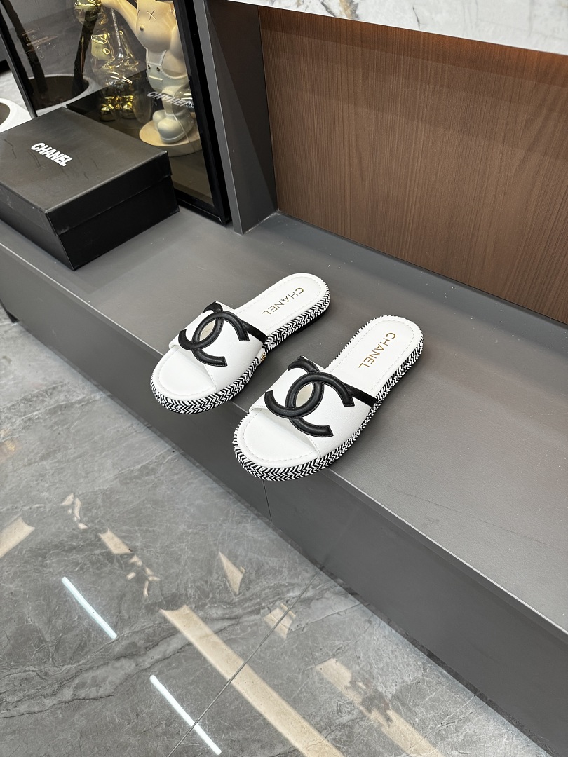 Chanel CC Slide Sandals · 6407 — תמונה 18