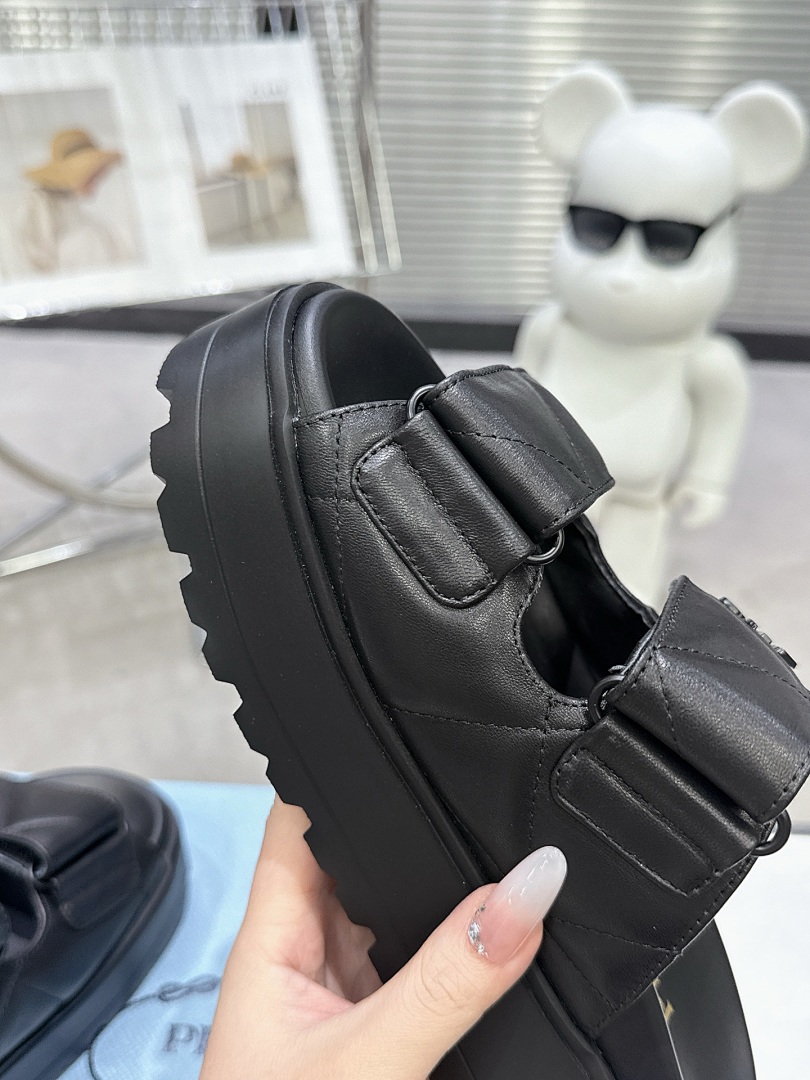 Prada Padded Nappa Sandal · 5441 — תמונה 20