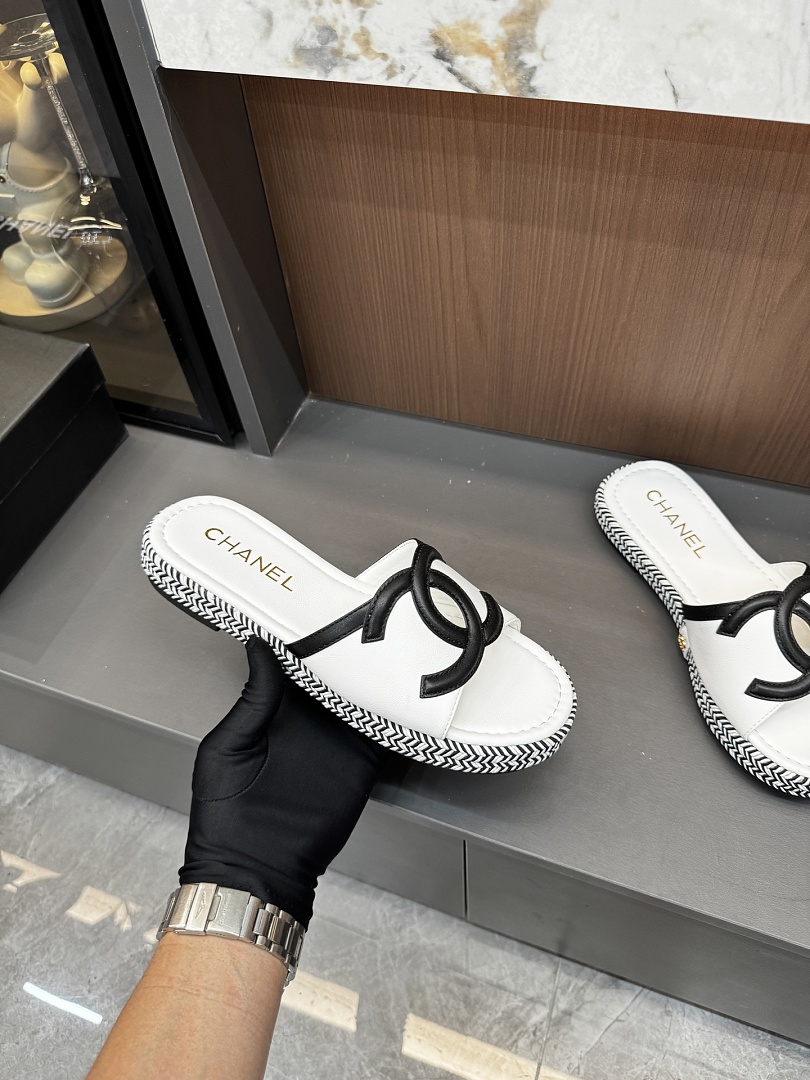 Chanel CC Slide Sandals · 6407 — תמונה 16