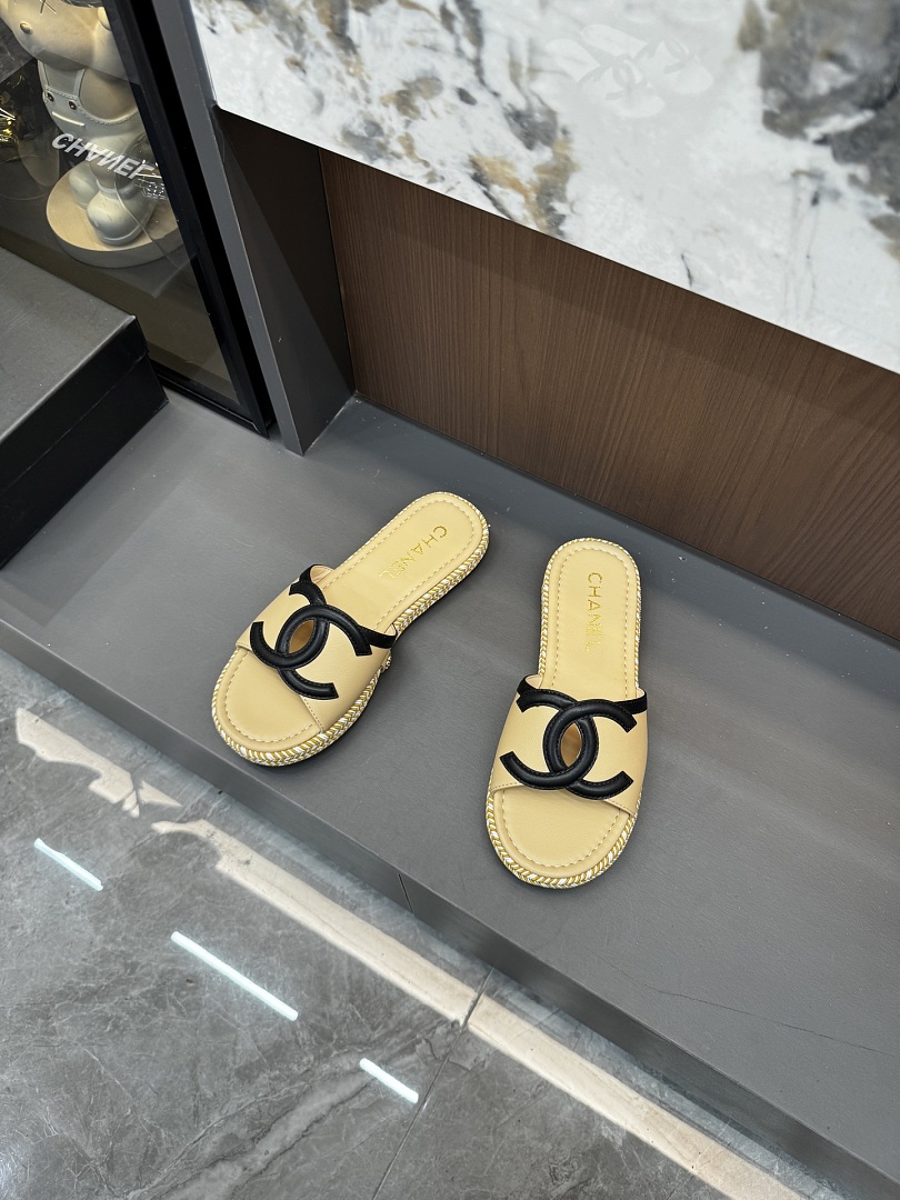 Chanel CC Slide Sandals · 6407 — תמונה 19