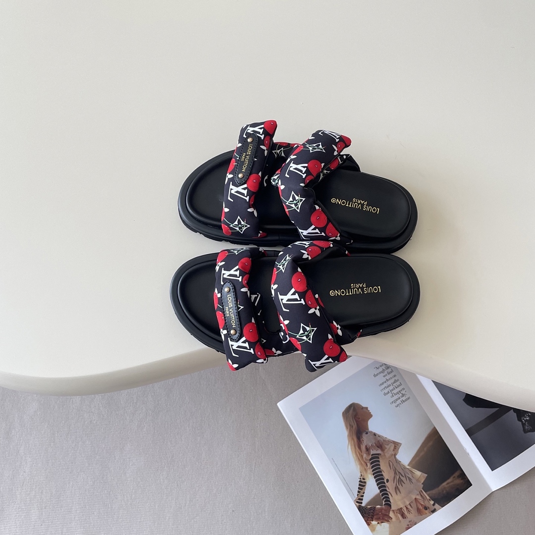 Louis Vuitton Pool Pillow · 6347 — תמונה 35