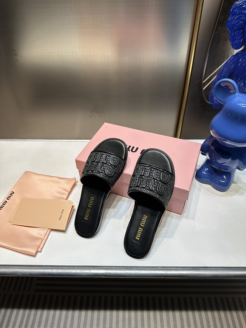 Miu Miu Logo Raffia Slide Sandal · 4790 — תמונה 19