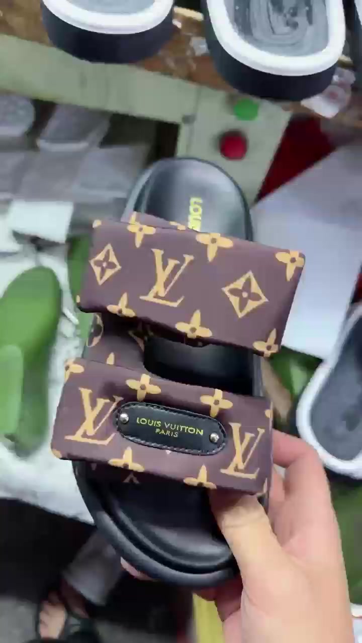 Louis Vuitton Pool Pillow · 6347 — תמונה 2