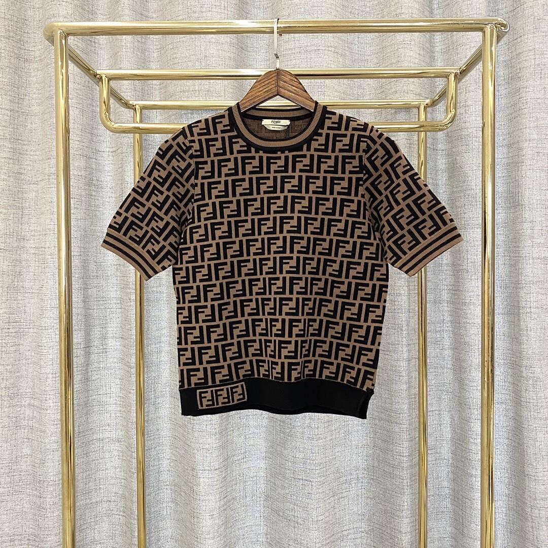 FENDI 52.9$    10683-T