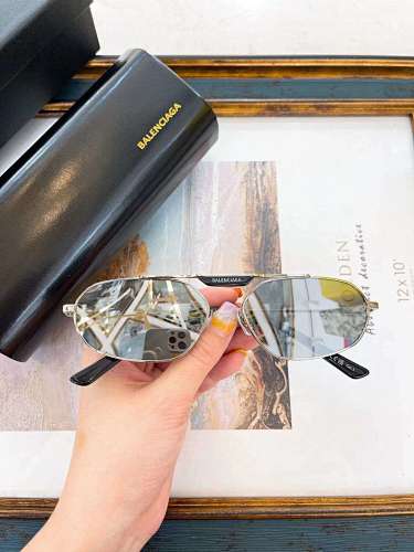 Balenciaga 58$    10750-T