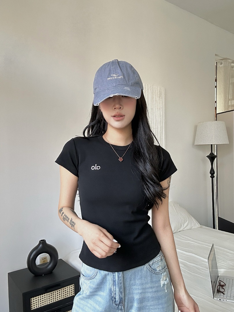 ALO Timeless Tee · 6229 — תמונה 6