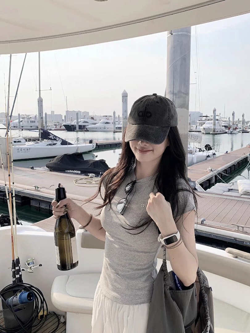 ALO Timeless Tee · 6229 — תמונה 14