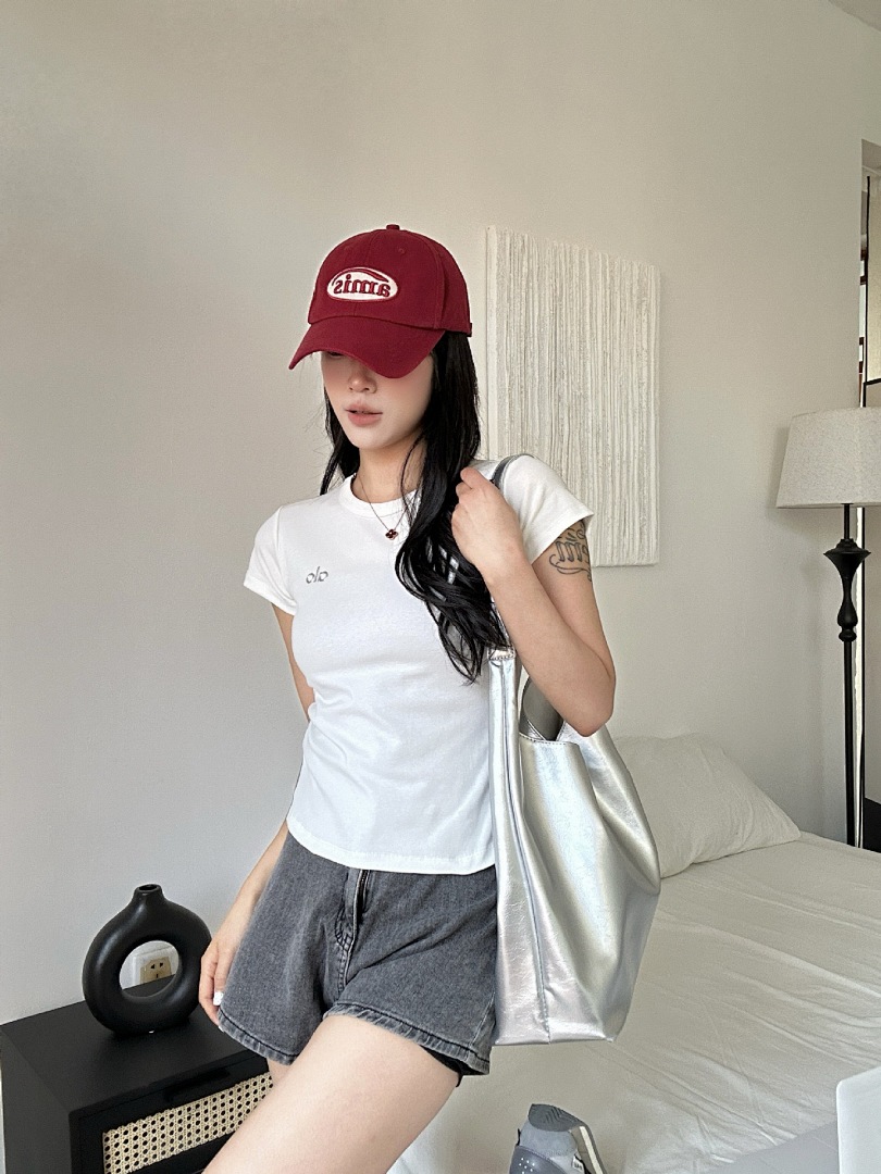 ALO Timeless Tee · 6229 — תמונה 8