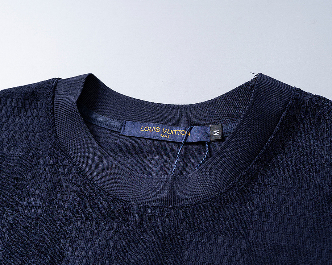 Louis Vuitton Embossed LV T-Shirt · 6198 — תמונה 22