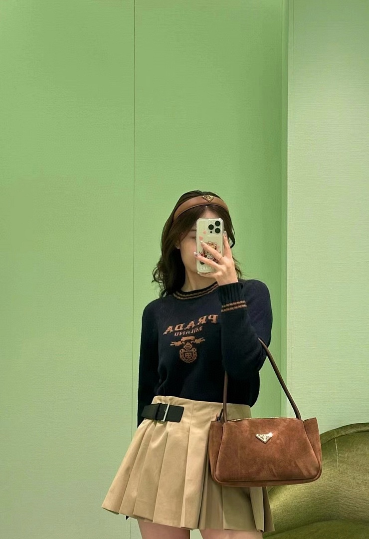Prada Wool And Cashmere Crew-neck Sweater · 5004 — תמונה 6