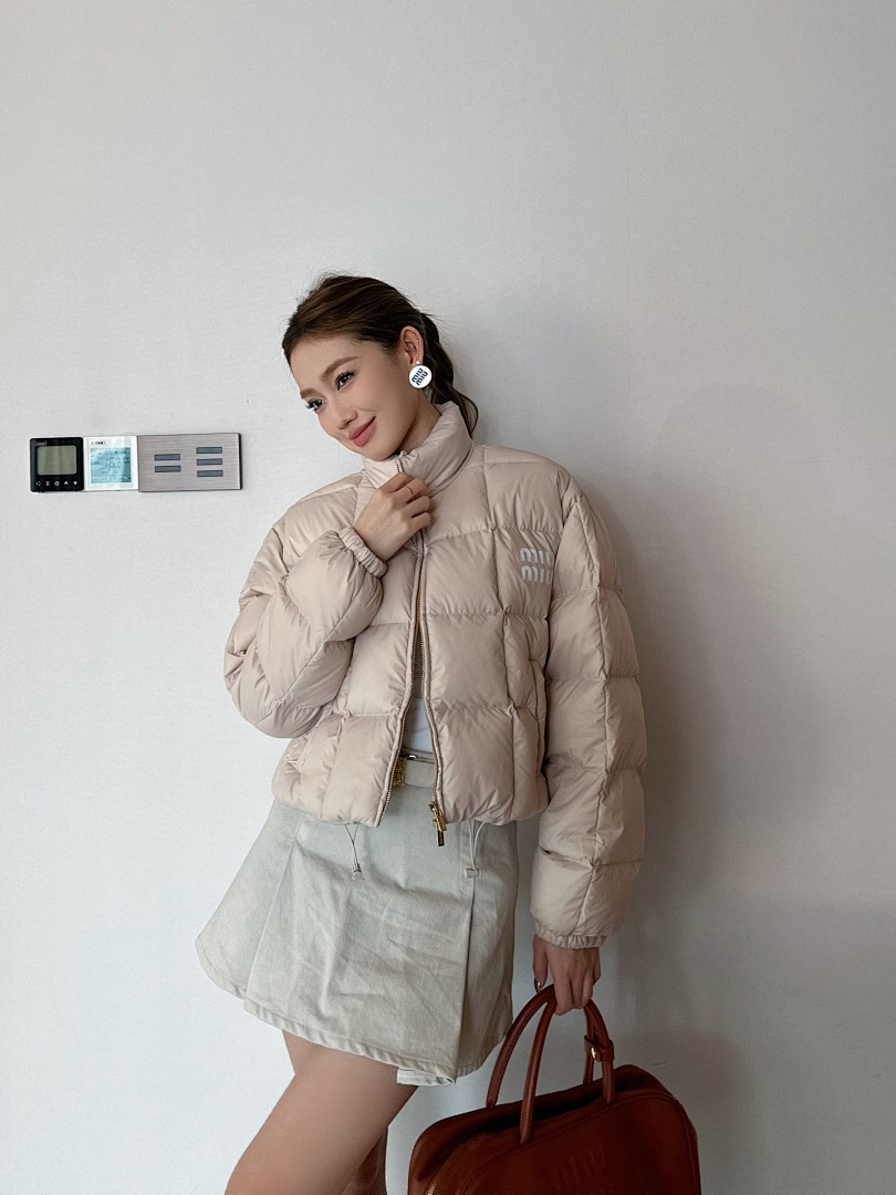 Miu Miu Logo-Print Crop Puffer Jacket · 5115 — תמונה 15