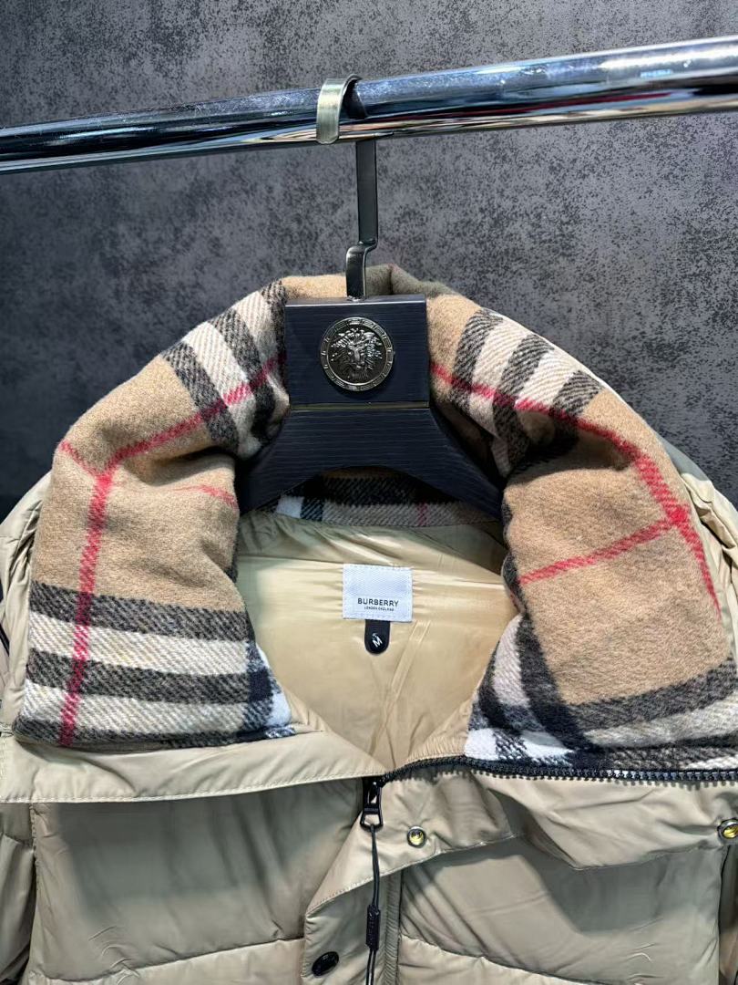Burberry Check Hooded Puffer Jacket · 5661 — תמונה 15