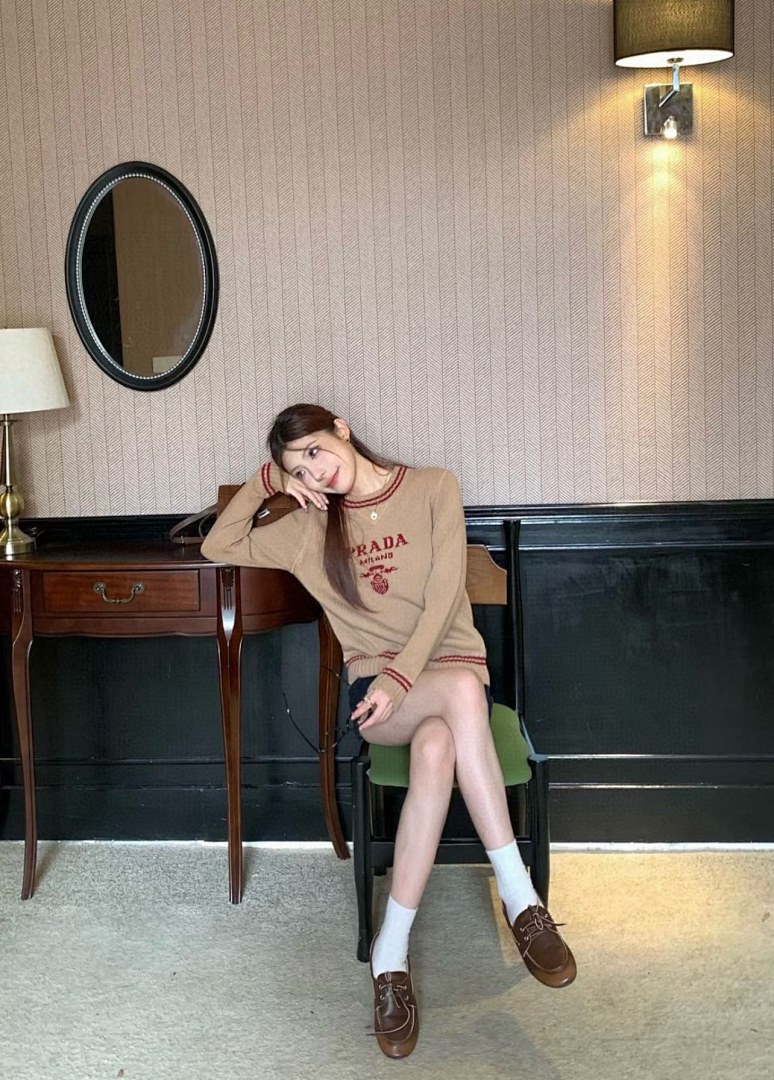 Prada Wool And Cashmere Crew-neck Sweater · 5004 — תמונה 10