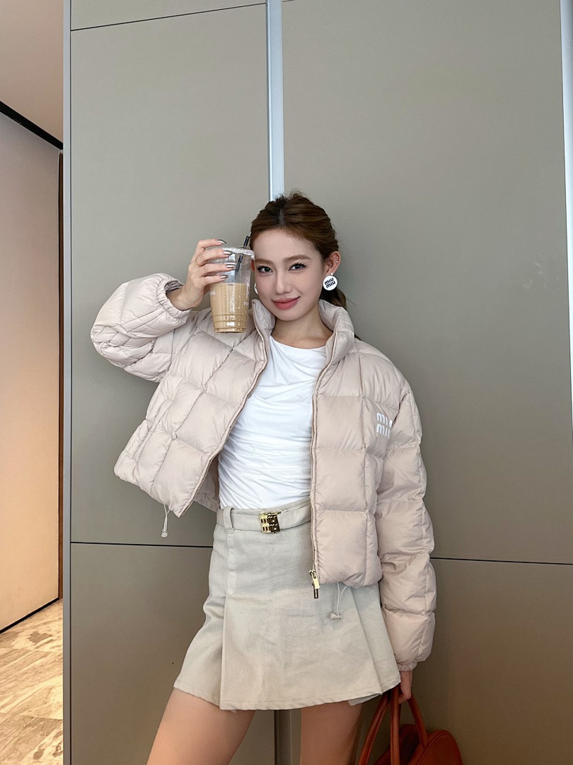Miu Miu Logo-Print Crop Puffer Jacket · 5115 — תמונה 17