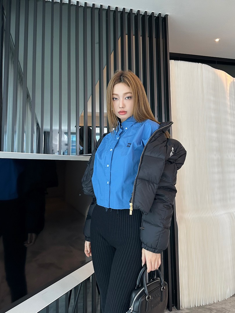 Miu Miu Logo-Print Crop Puffer Jacket · 5115 — תמונה 5