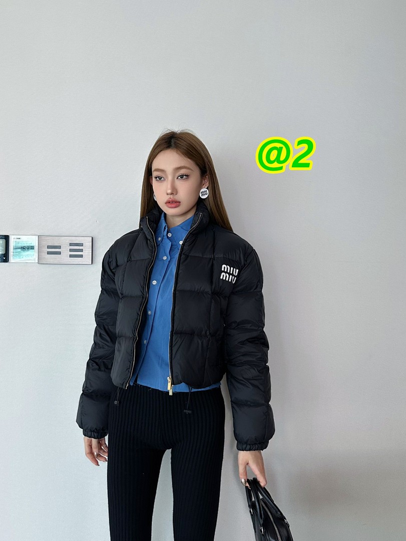 Miu Miu Logo-Print Crop Puffer Jacket · 5115 — תמונה 4