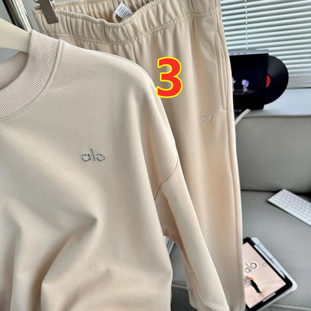 ALO Accolade Crew Neck Pullover · 5788 — תמונה 5