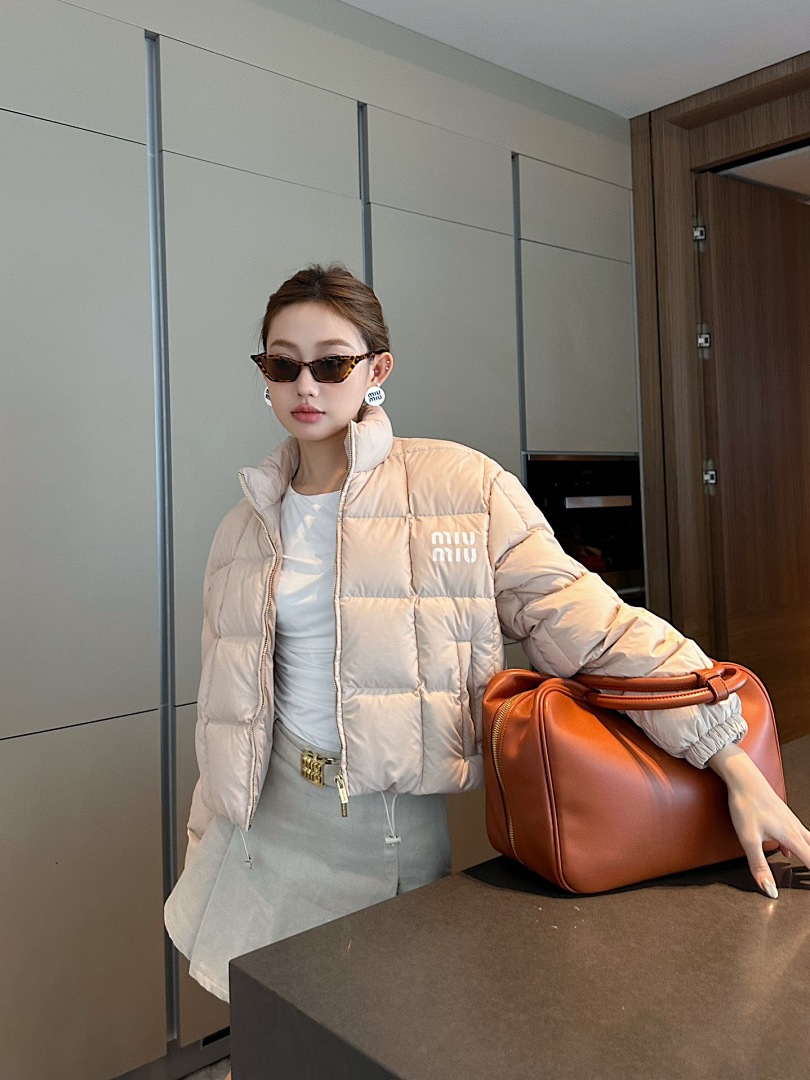 Miu Miu Logo-Print Crop Puffer Jacket · 5115 — תמונה 16