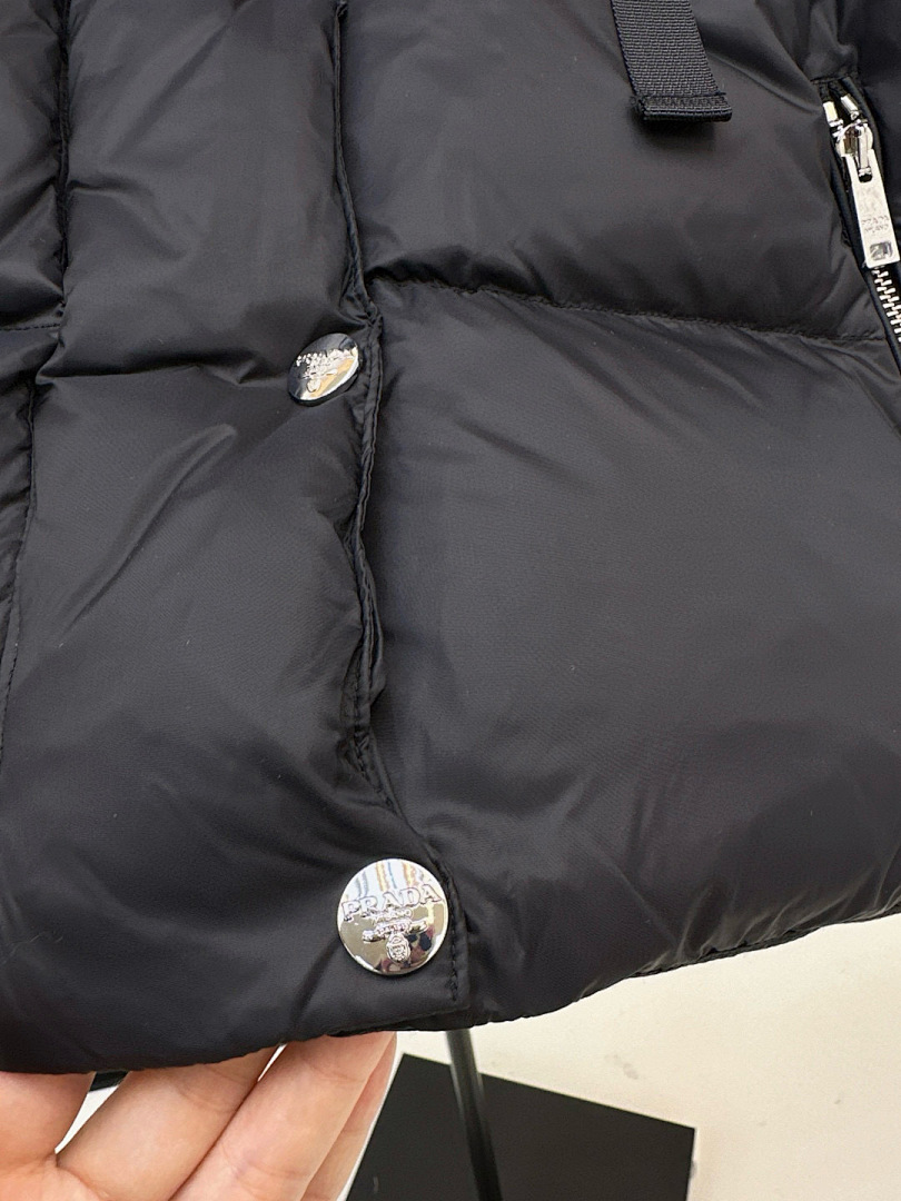 Prada Re-Nylon Down Vest · 5750 — תמונה 9