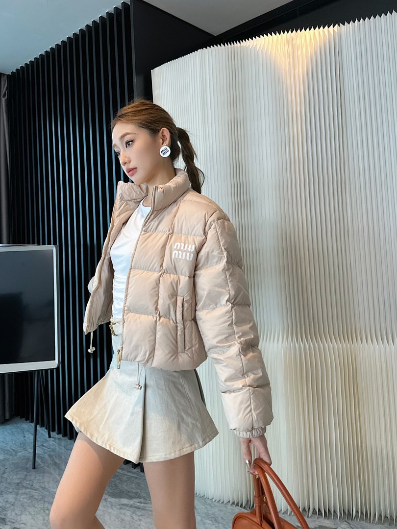 Miu Miu Logo-Print Crop Puffer Jacket · 5115 — תמונה 13