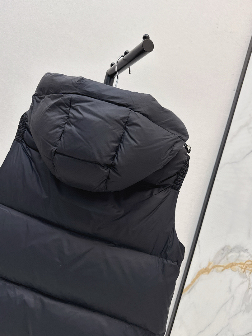 Prada Re-Nylon Down Vest · 5750 — תמונה 7