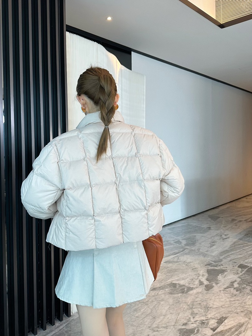 Miu Miu Logo-Print Crop Puffer Jacket · 5115 — תמונה 12