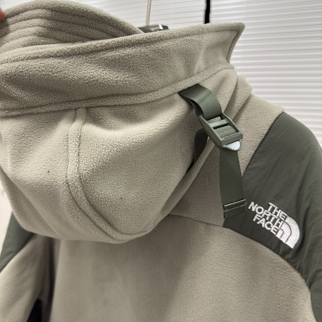 The North Face Mountain Athletics Hooded Fleece · 5909 — תמונה 15