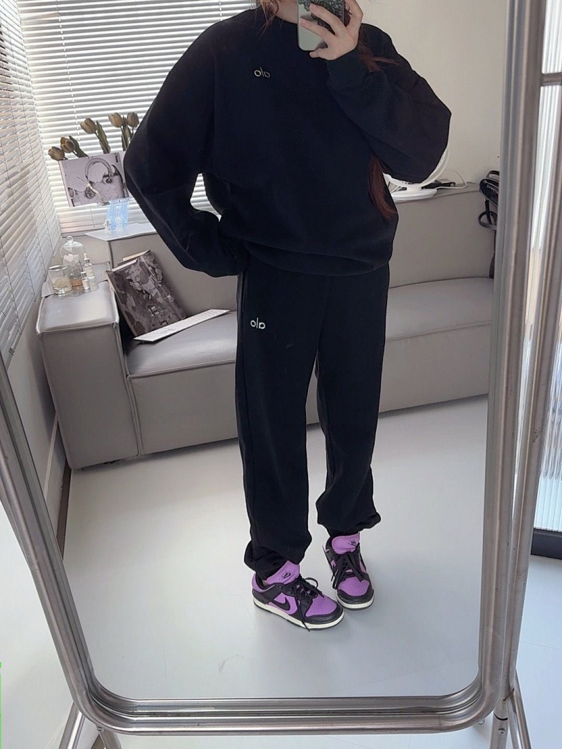 ALO Accolade Crew Neck Pullover · 5788 — תמונה 10