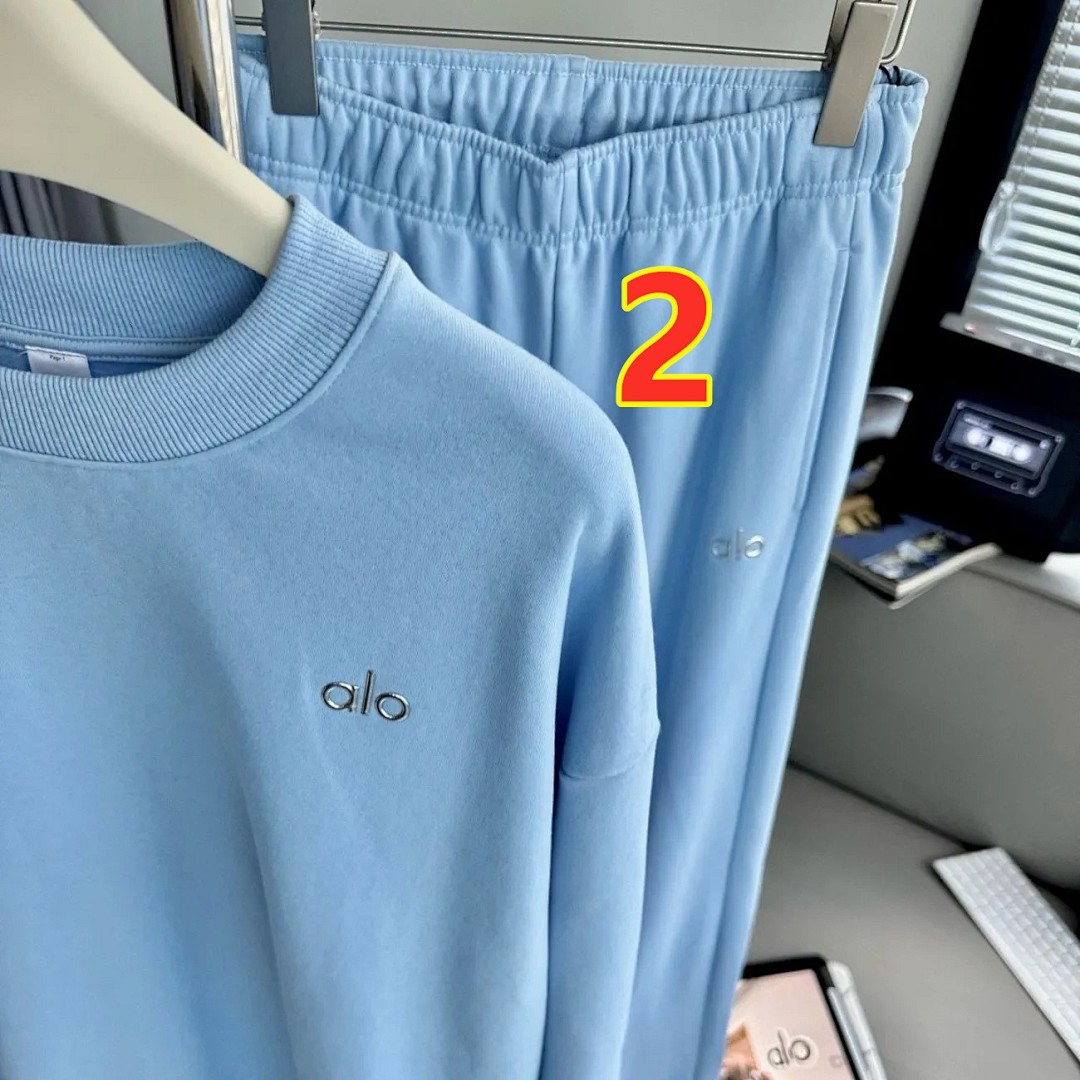 ALO Accolade Crew Neck Pullover · 5788 — תמונה 6