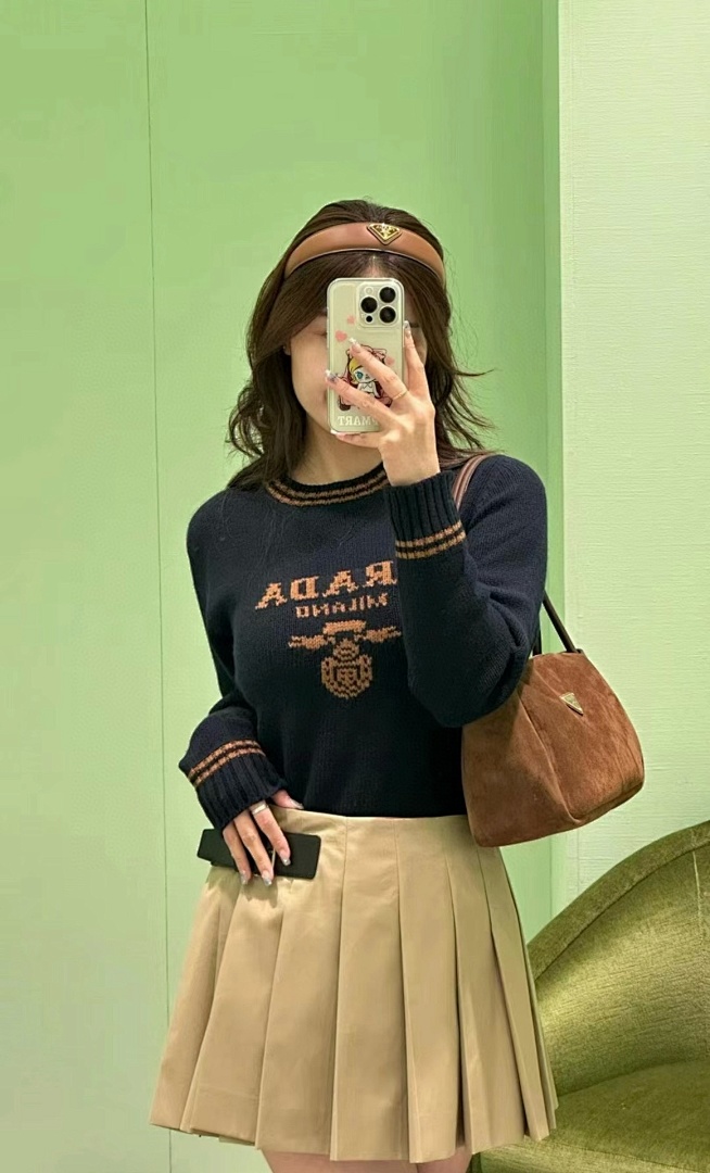 Prada Wool And Cashmere Crew-neck Sweater · 5004 — תמונה 8