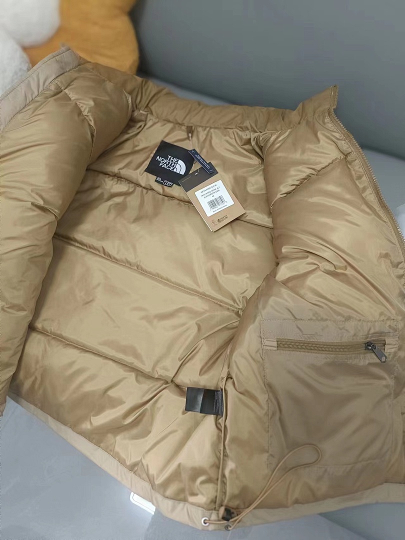 The North Face Nuptse Short Jacket · 4739 — תמונה 9