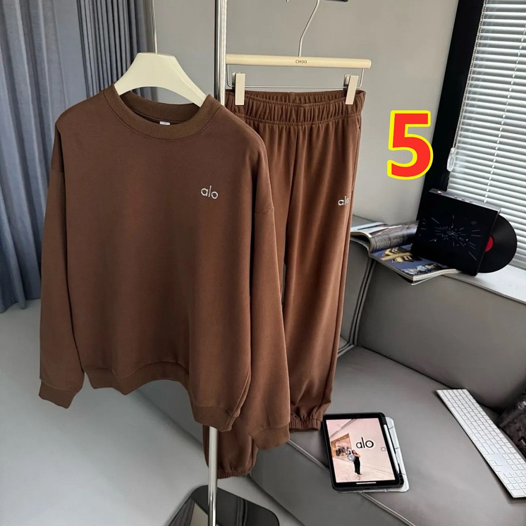 ALO Accolade Crew Neck Pullover · 5788 — תמונה 3