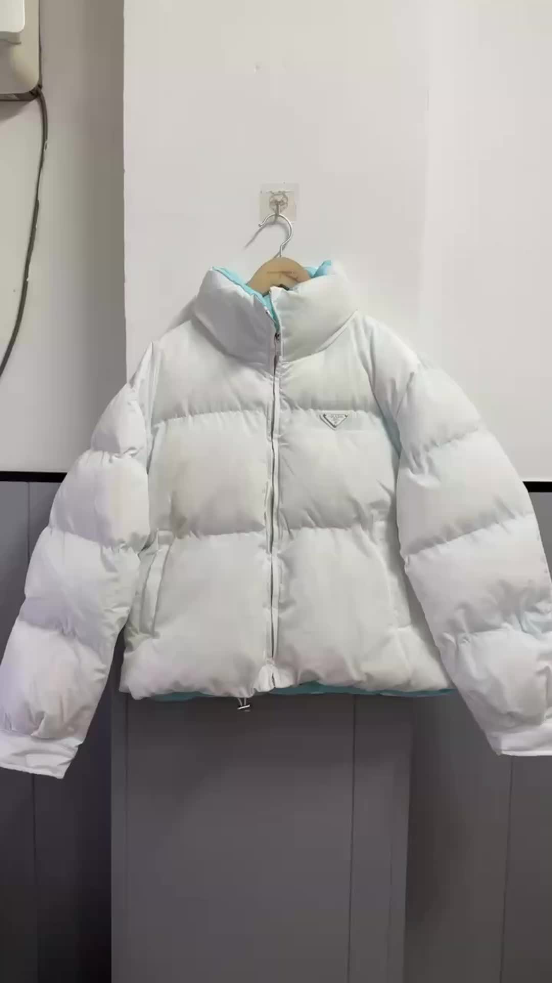 Prada Down Jacket · 4785 — תמונה 2