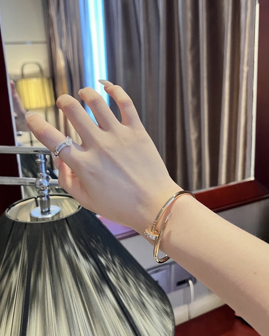 Cartier 49.33$  code 447-9733-T
